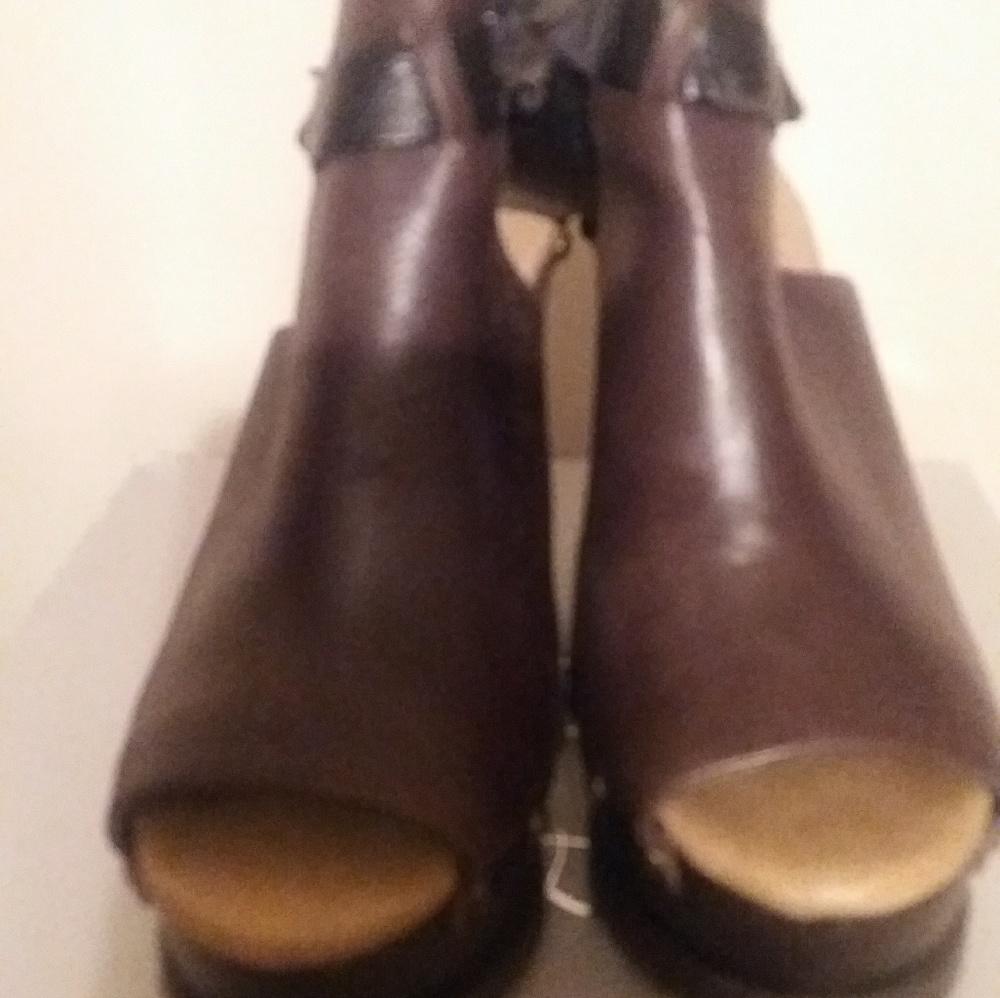 Shoes - Picture 2 of 5